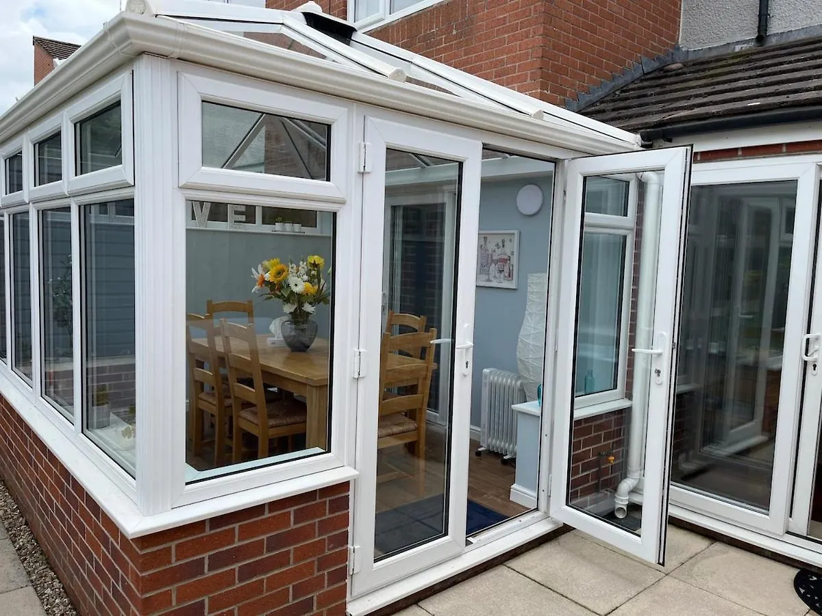 3 Bedroom House For Up To 5 People Exeter 0*,  Reino Unido