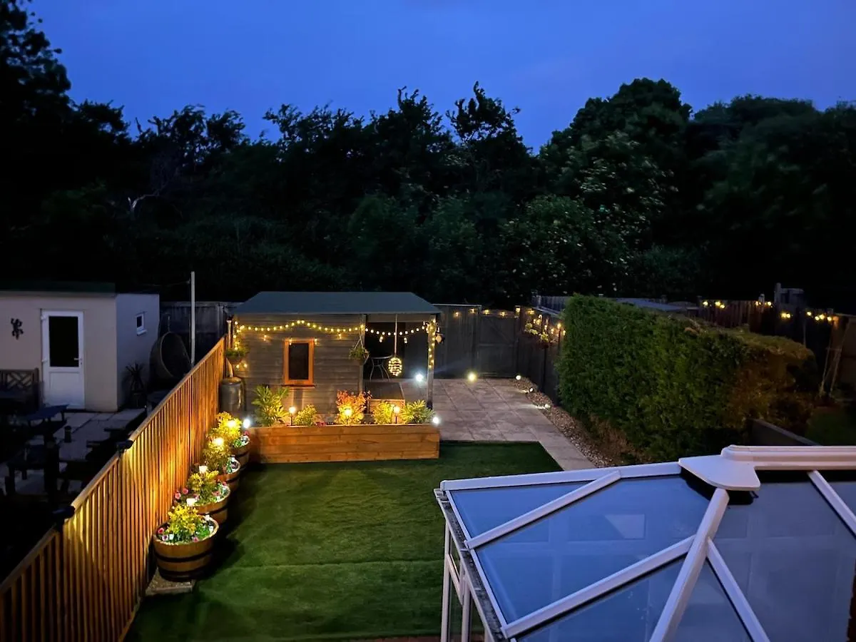 3 Bedroom House For Up To 5 People Exeter 0*,